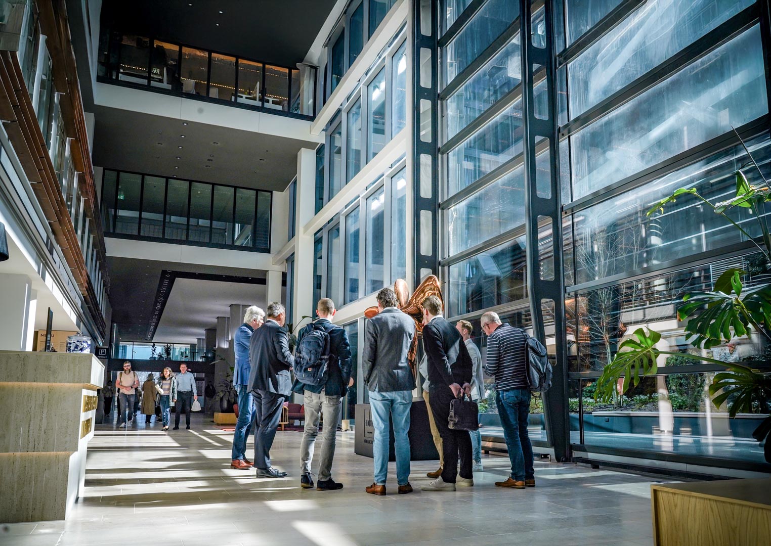 Round Table with Smart WorkPlace