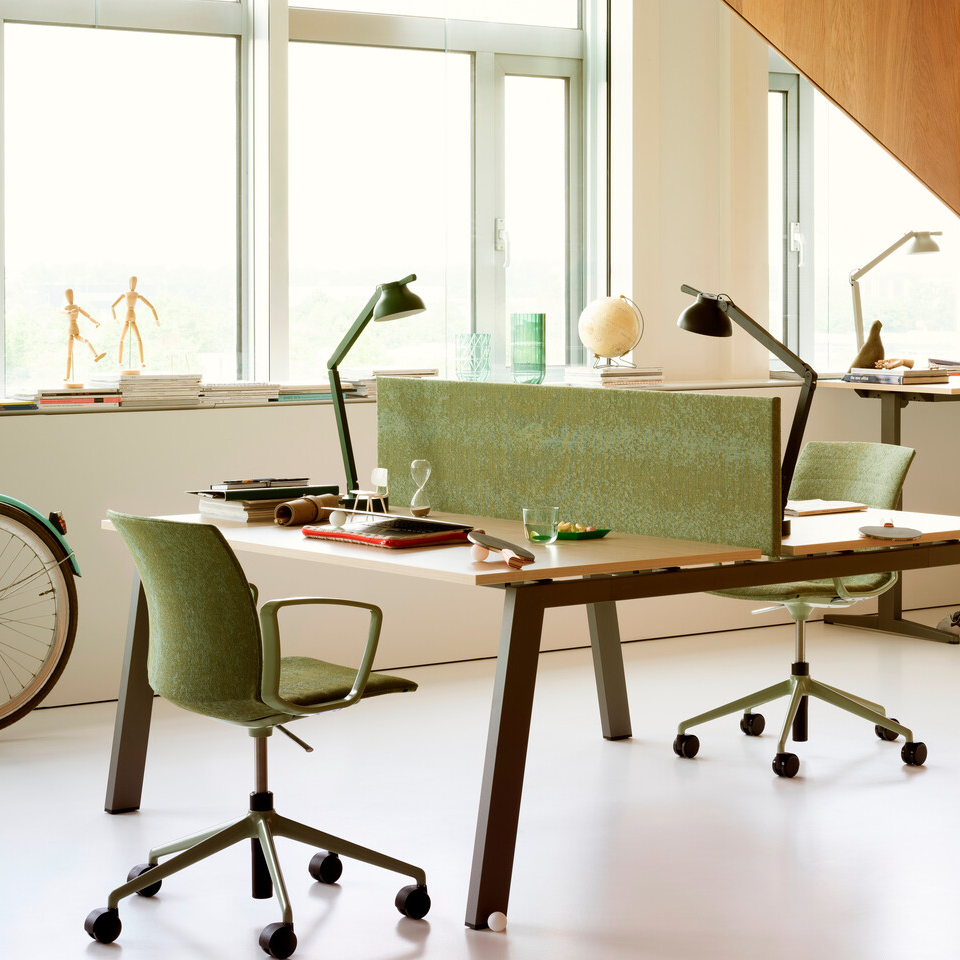 Ahrend WELL conference chair